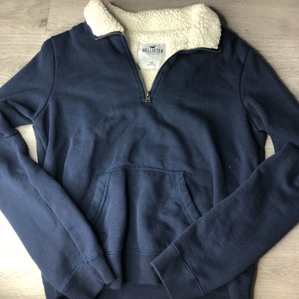 Hollister Navy blue quarter up